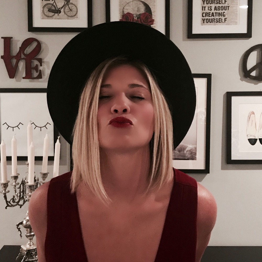 Meet your Posher, Maura